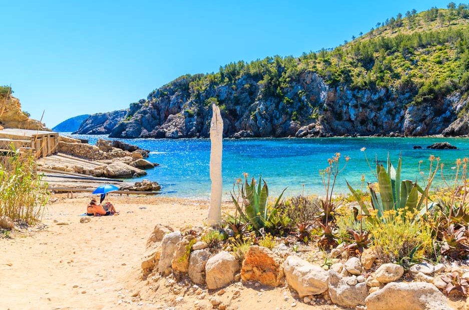 The best Ibiza travel Guide – Enjoy it to the hilt!