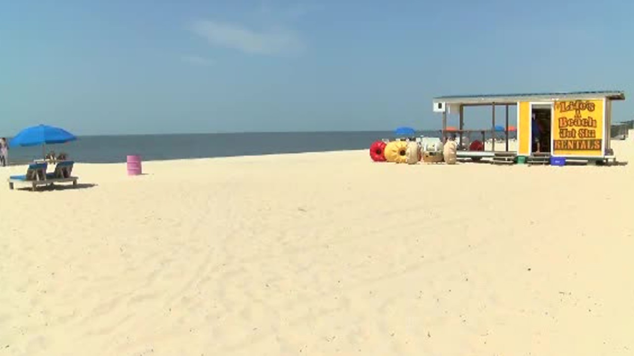 Mississippi Closed All The 21 Beaches Due To Toxic Blue-Green Algae